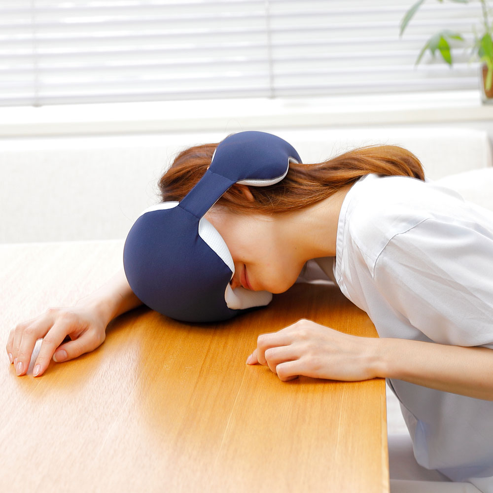王様のアイピロー 仮眠を快適にする新しいデザインのアイピロー
