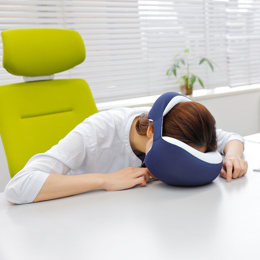 王様のアイピロー 仮眠を快適にする新しいデザインのアイピロー