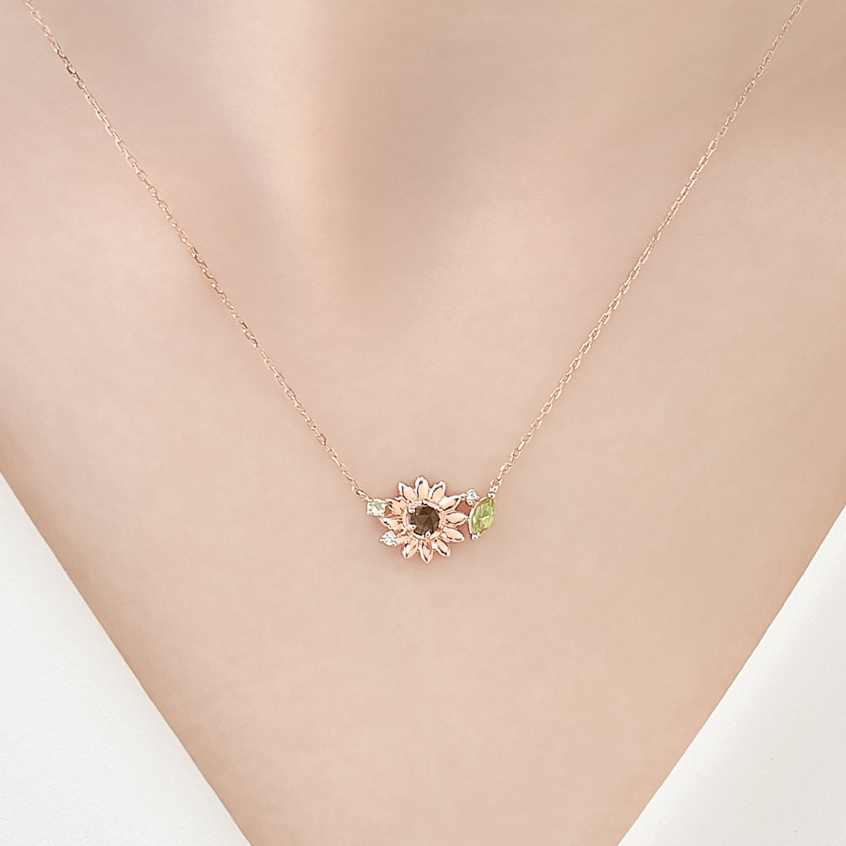 【８月誕生花】シルバー ひまわり 向日葵 ネックレス
