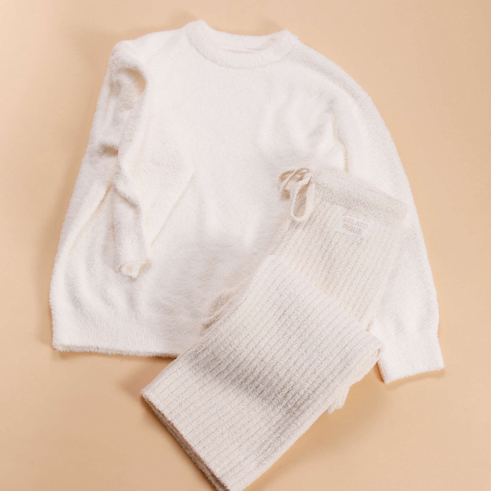 【WOMEN】カラフルパウダープルオーバー＆ベビモコリブロングパンツセット