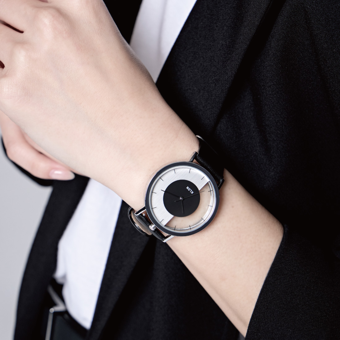 KLON INVISIBLE OVERLAPPING CIRCLE SHAPES 38mm