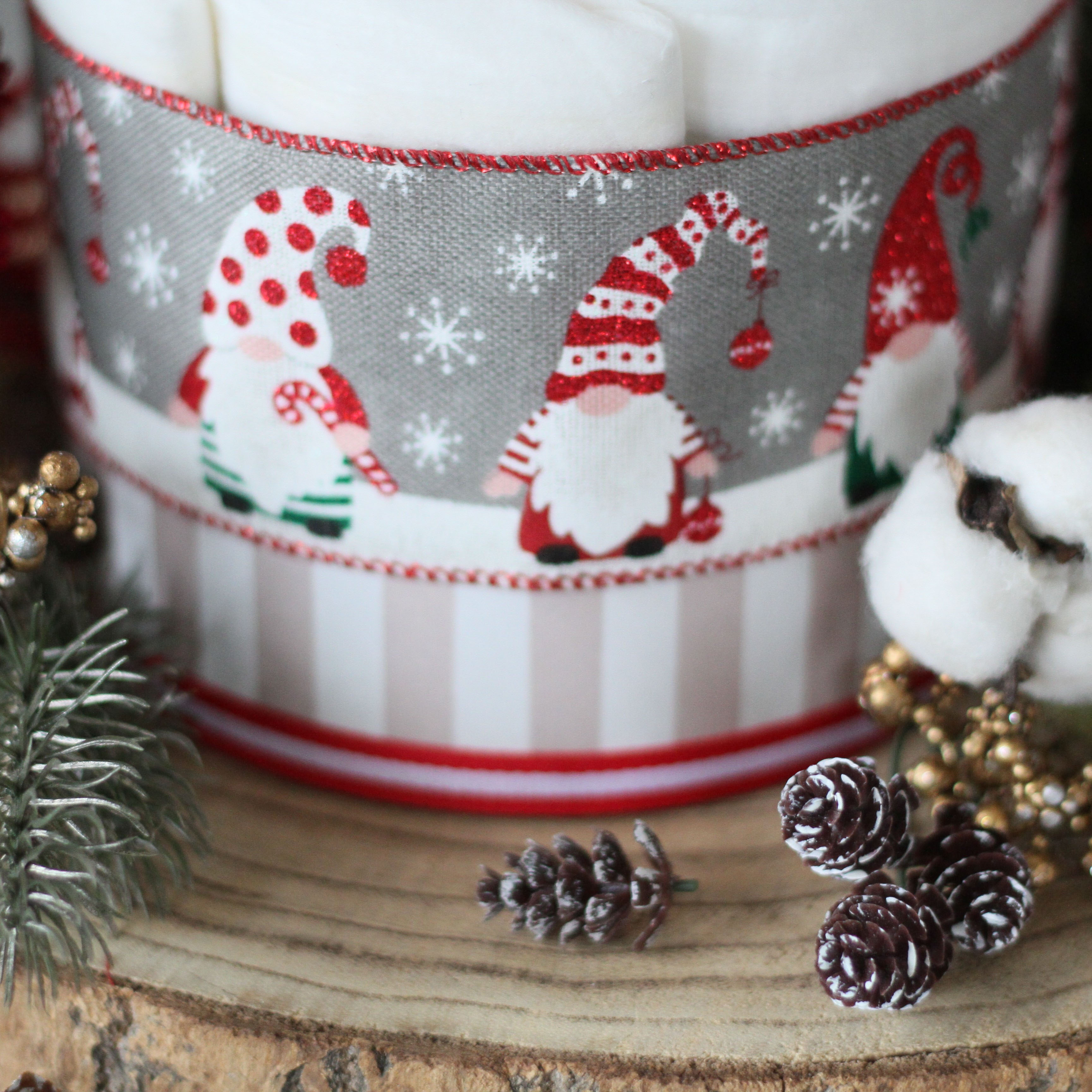 2025年号入りmini jet付クリスマスおむつケーキ１段