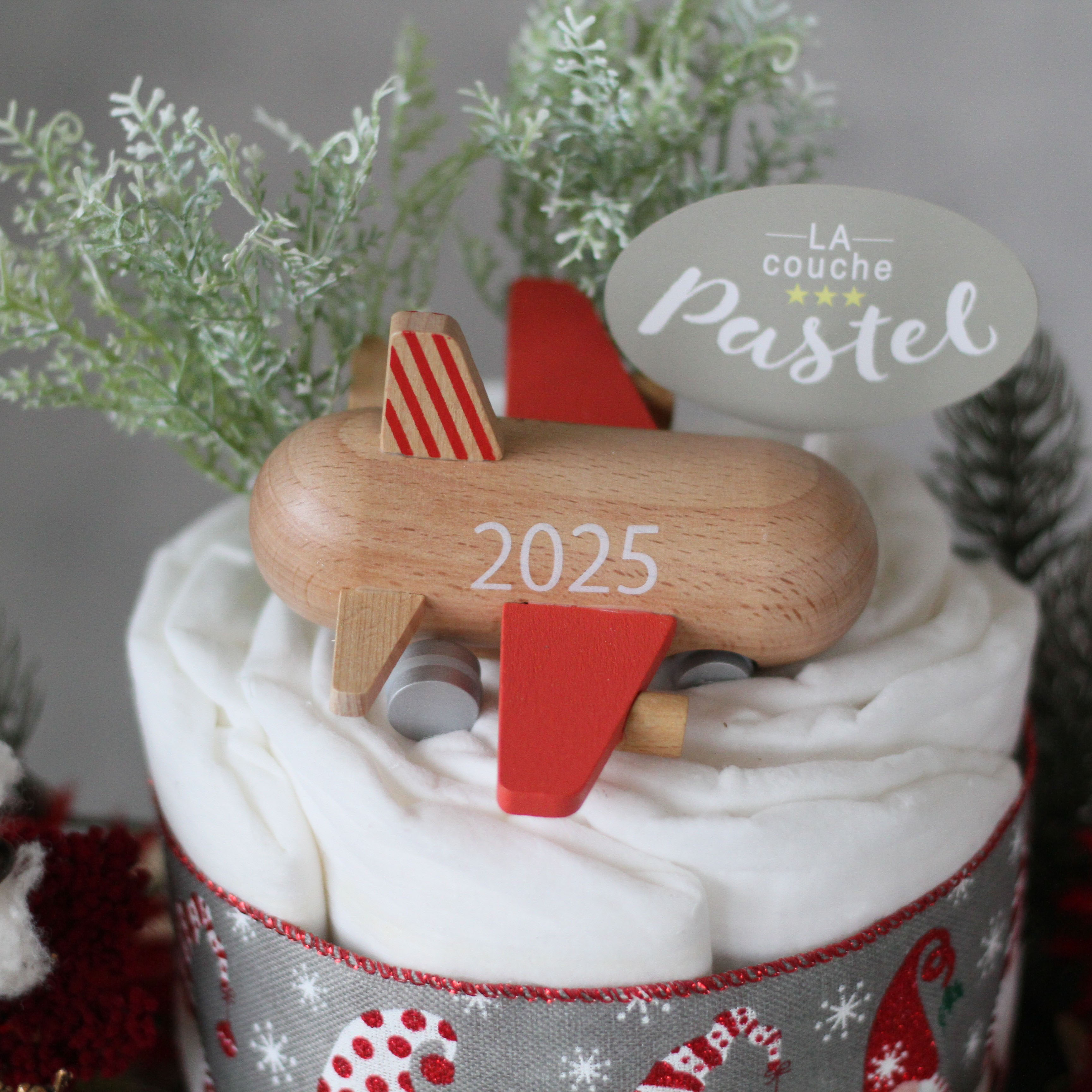 2025年号入りmini jet付クリスマスおむつケーキ１段