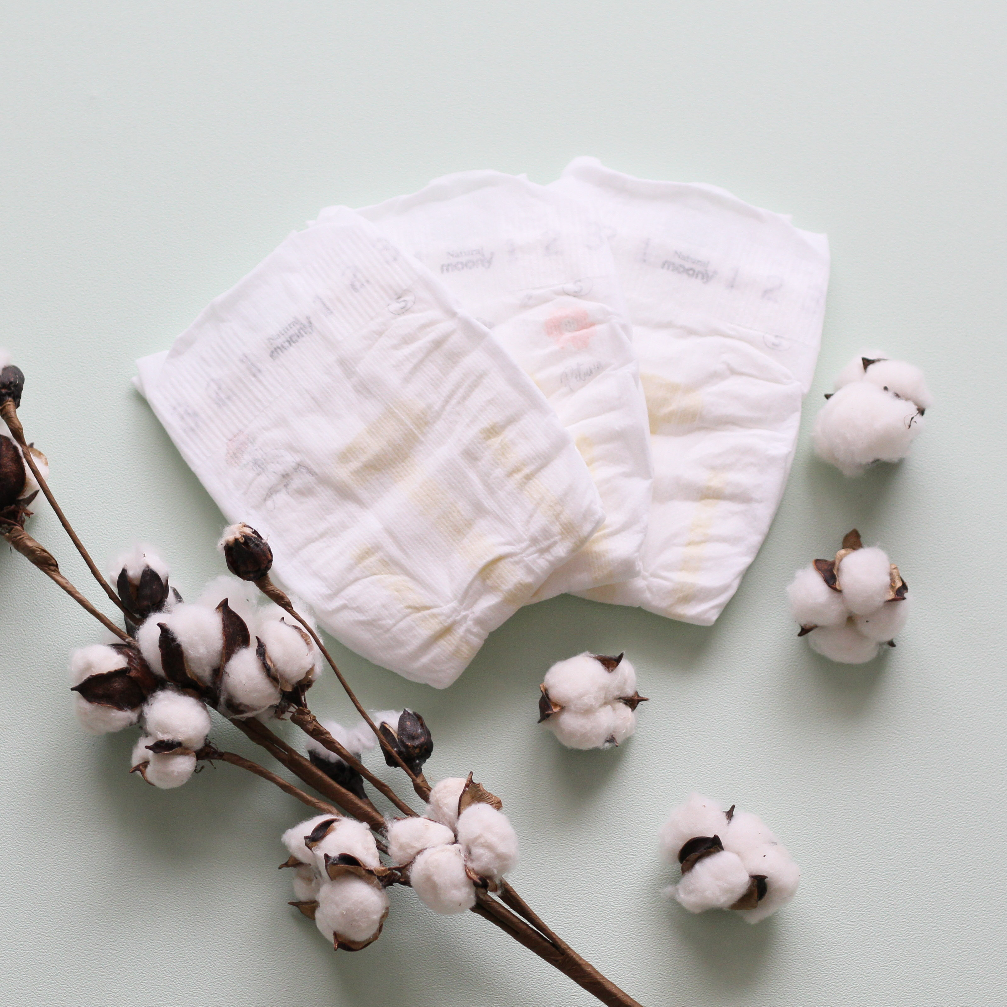 2025年号入りmini jet付クリスマスおむつケーキ２段