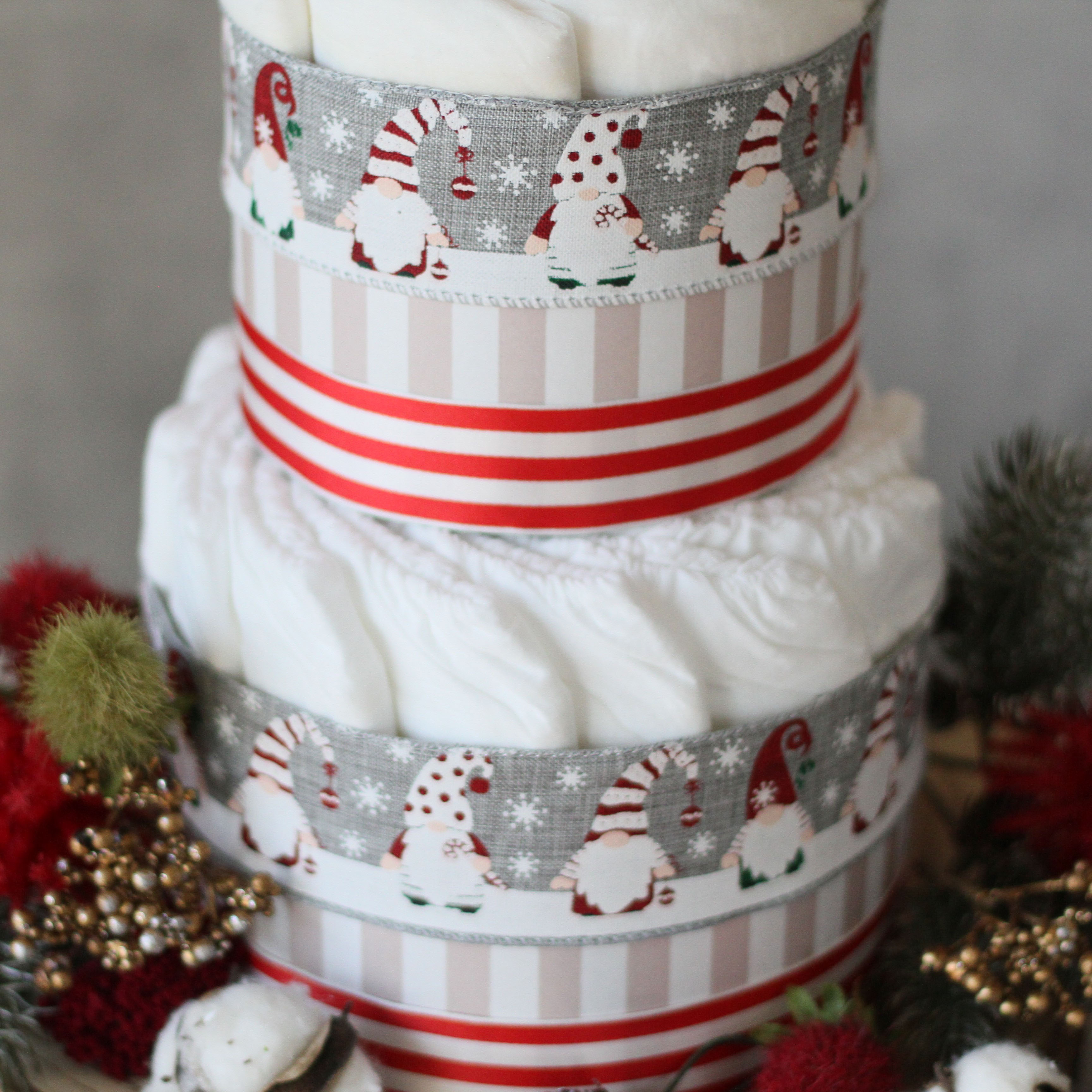 2025年号入りmini jet付クリスマスおむつケーキ２段