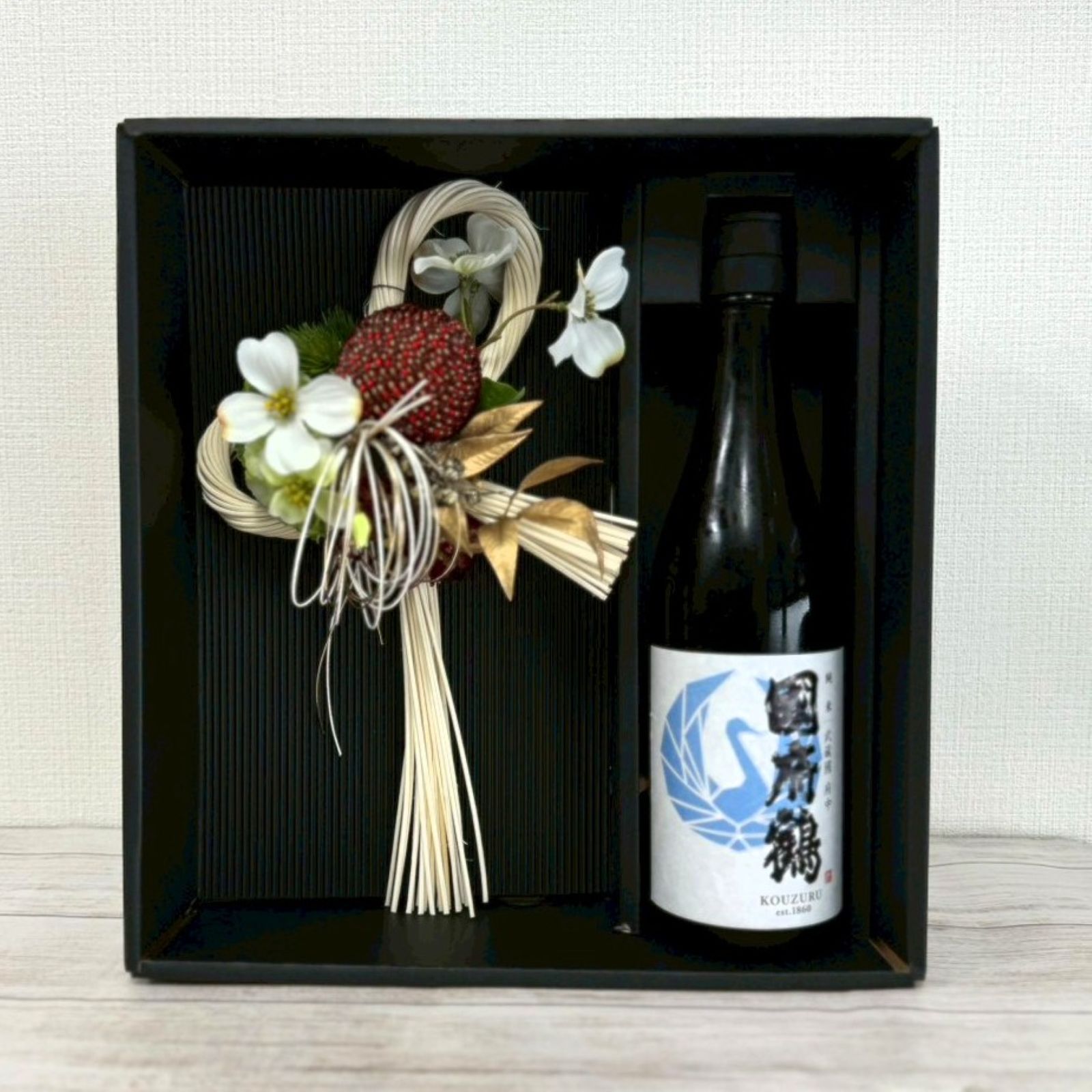 お正月飾り＆日本酒セット【しめ縄飾り小×國府鶴純米】 | Shimenouchi 