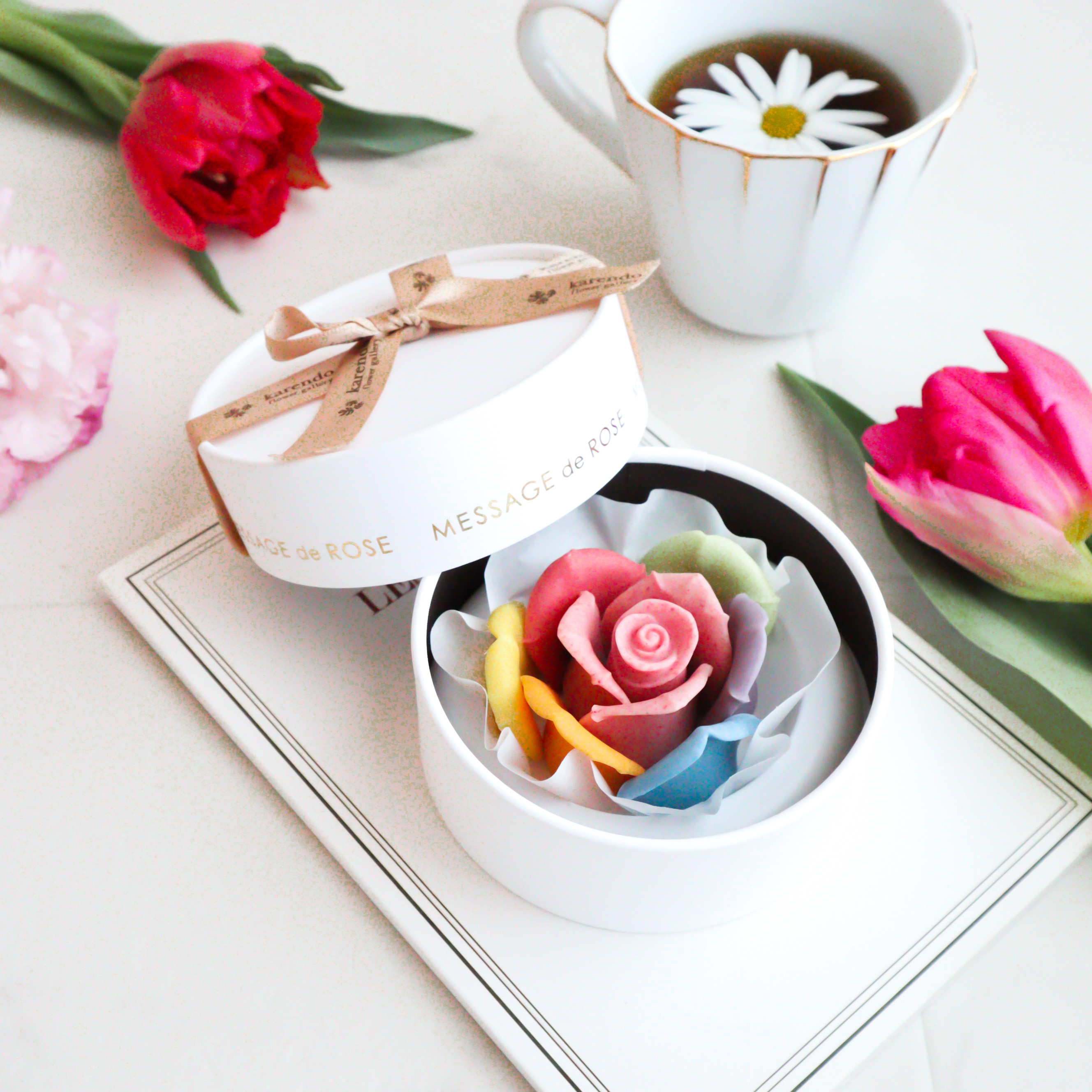 【BOX付き】DIORアディクトリップとお花のチョコレート