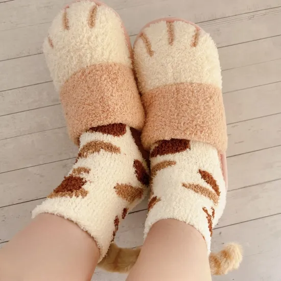 ネコ足スリッパ＆しっぽソックスセット