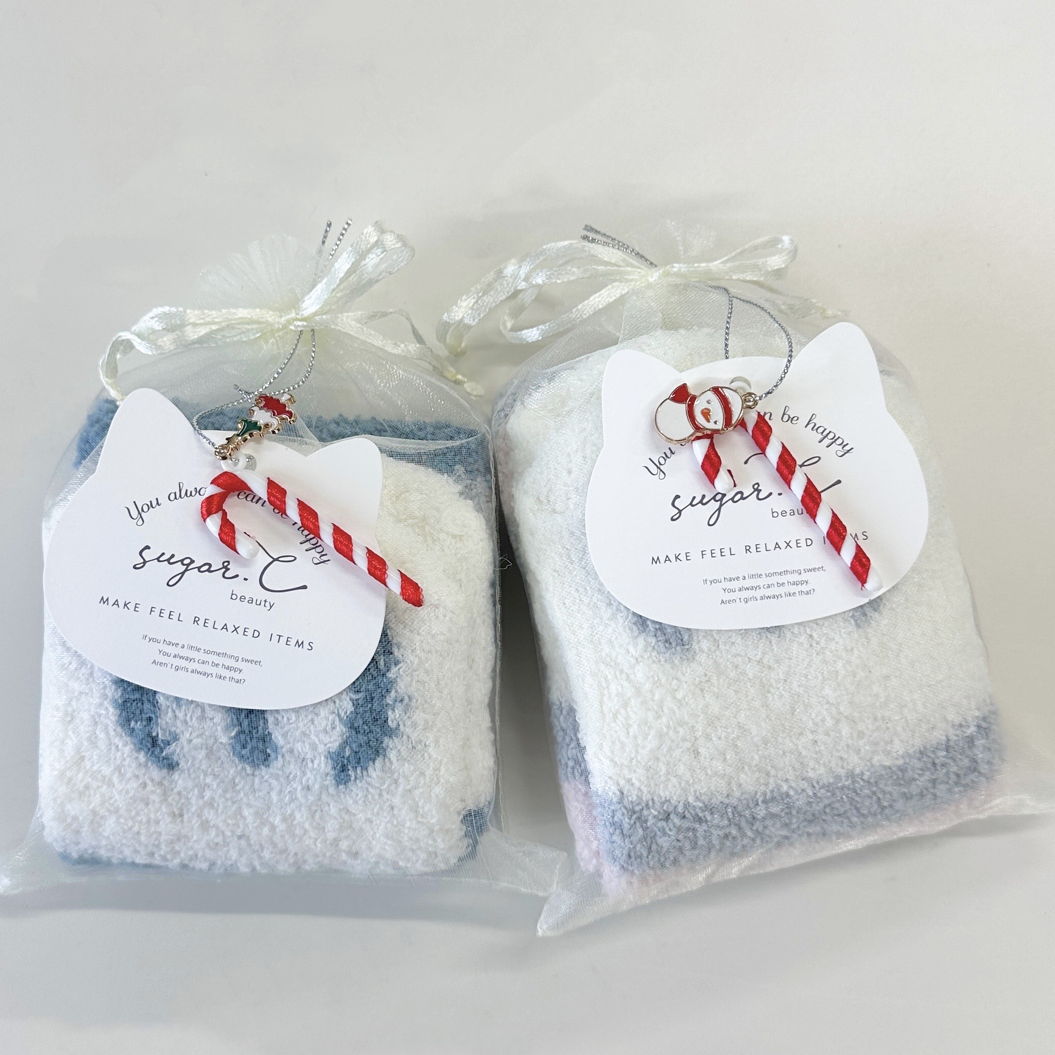 Xmasチャーム付き　もふもふネコ足靴下