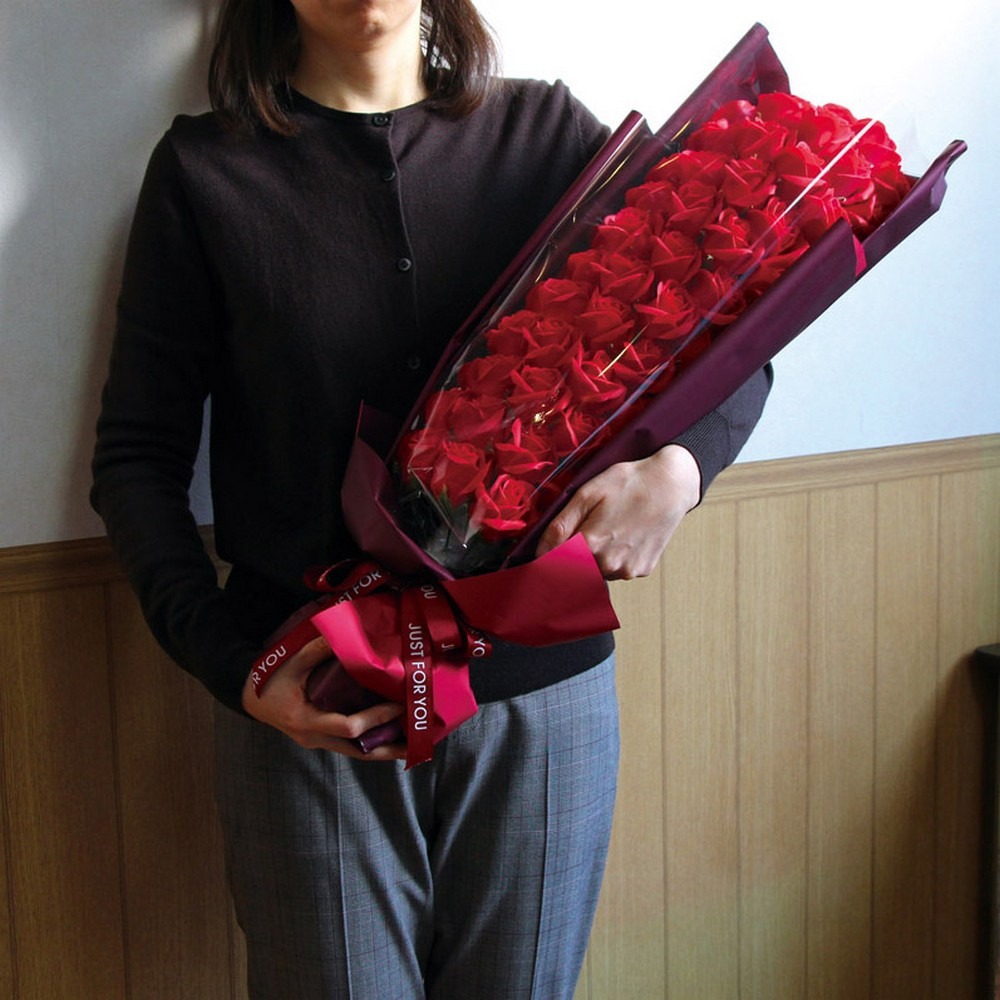 還暦祝いにおすすめ！60輪のソープフラワーブーケ