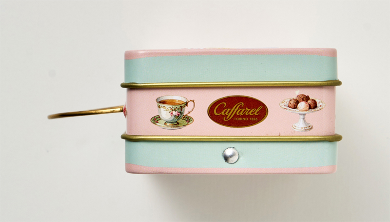 カファレル ねこのティータイム トランク小缶