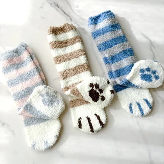 猫スカルプブラシとネコ足ルームソックスのセット