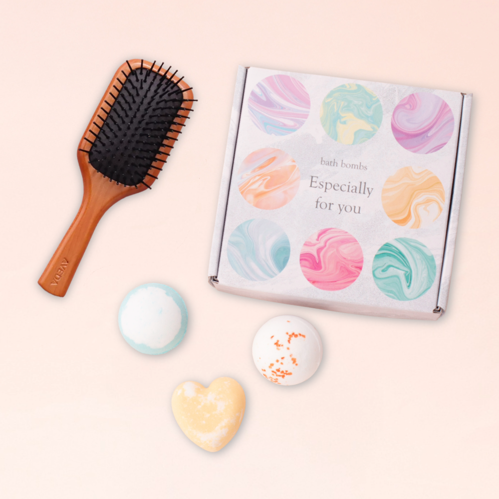 【お名前/イラスト刻印可】アヴェダパドルブラシ・バスボムセット