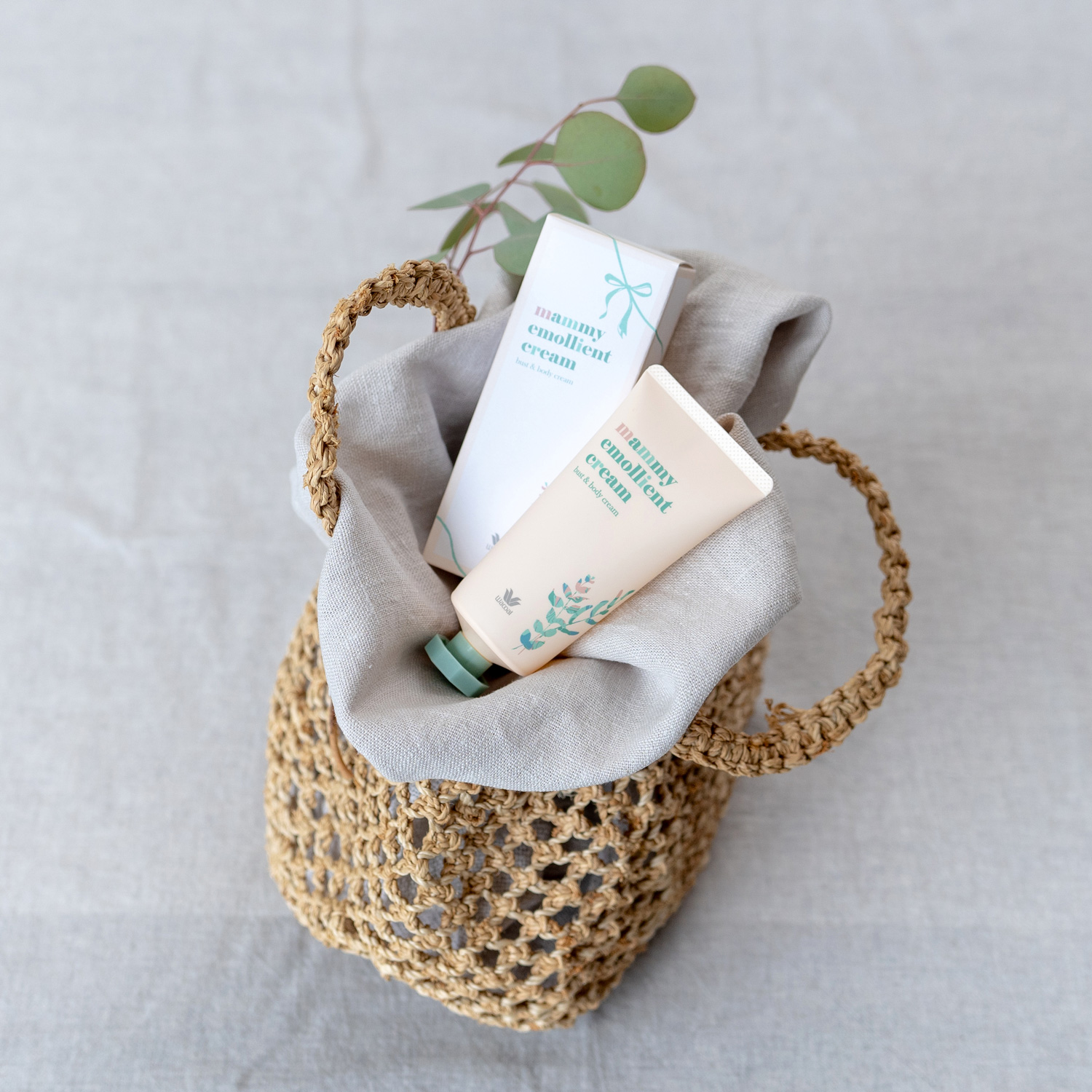 ママを労る出産祝い ボディクリーム&着圧ソックスセット