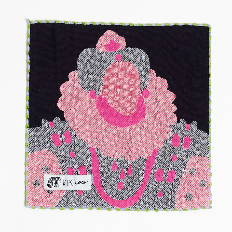 【彼女や女友達へのギフトに】Clé de Peau Beautéリップとハンカチのセット