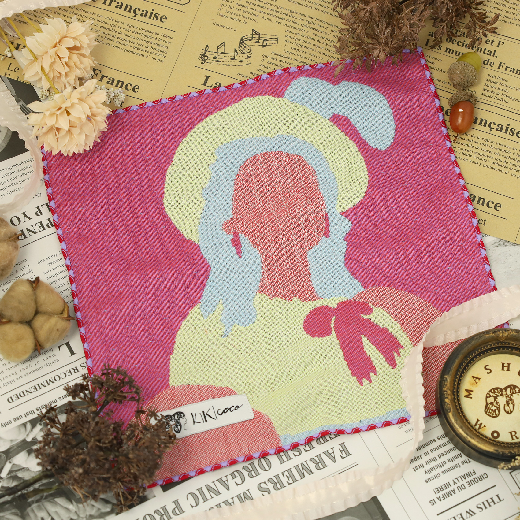 【彼女や女友達へのギフトに】Clé de Peau Beautéリップとハンカチのセット