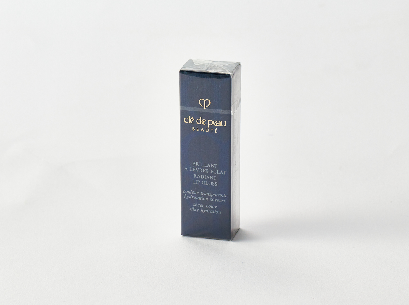 【彼女や女友達へのギフトに】Clé de Peau Beautéリップとハンカチのセット