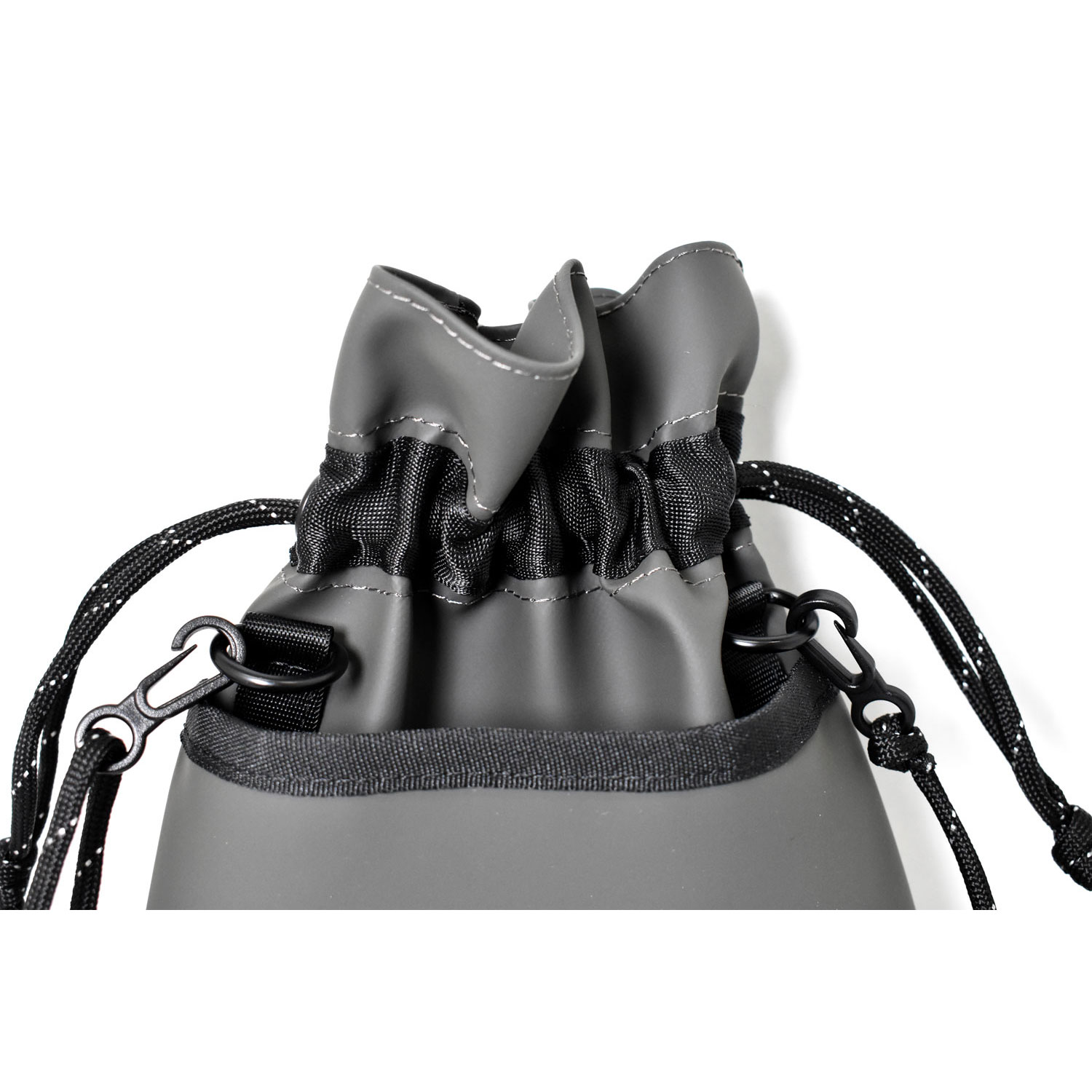 ACTIVE コンパクト巾着ショルダーバッグ《防水・軽量》