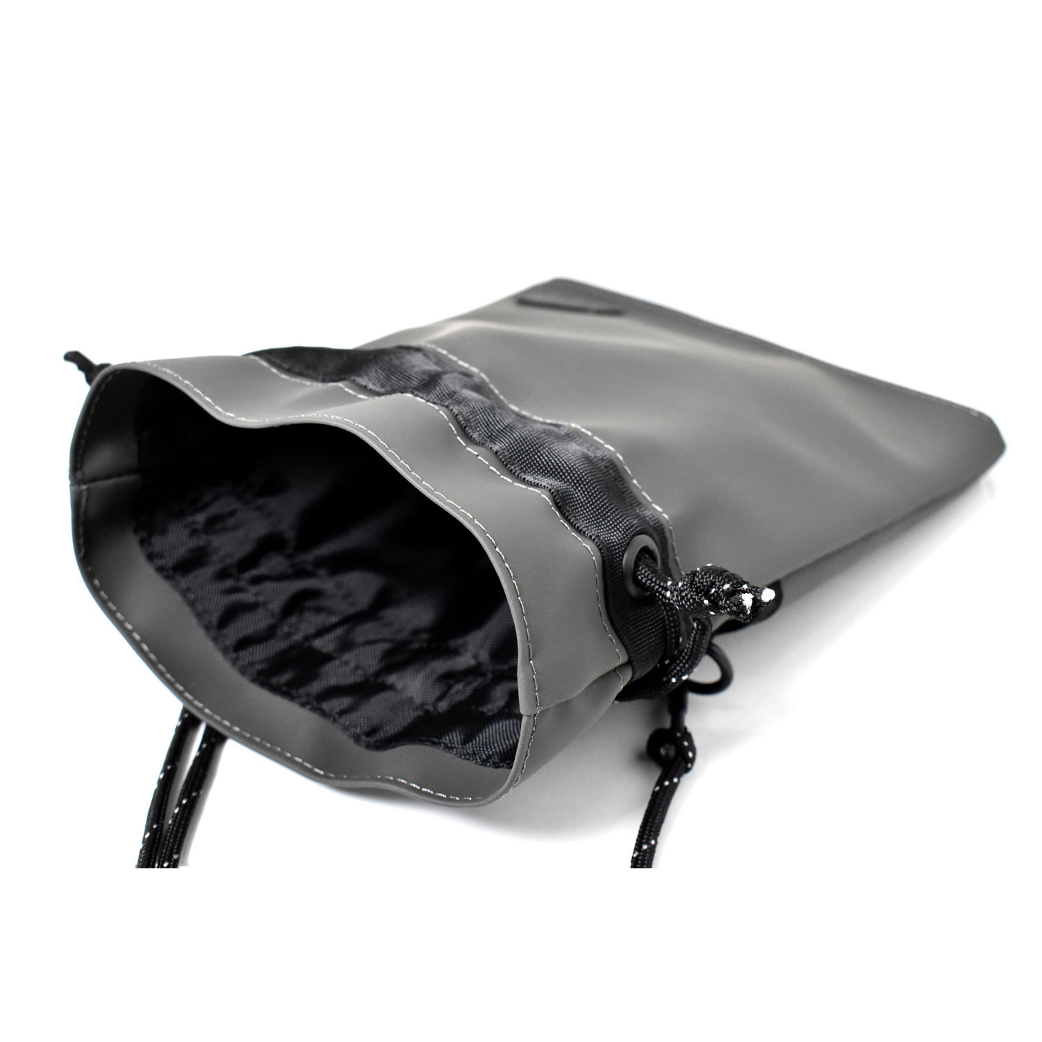 ACTIVE コンパクト巾着ショルダーバッグ《防水・軽量》