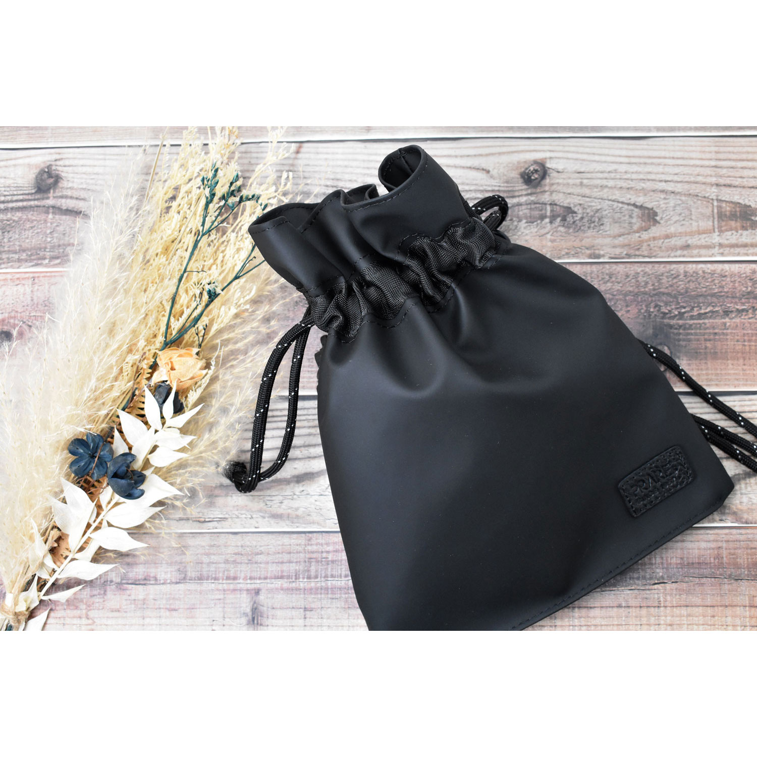 ACTIVE コンパクト巾着ショルダーバッグ《防水・軽量》