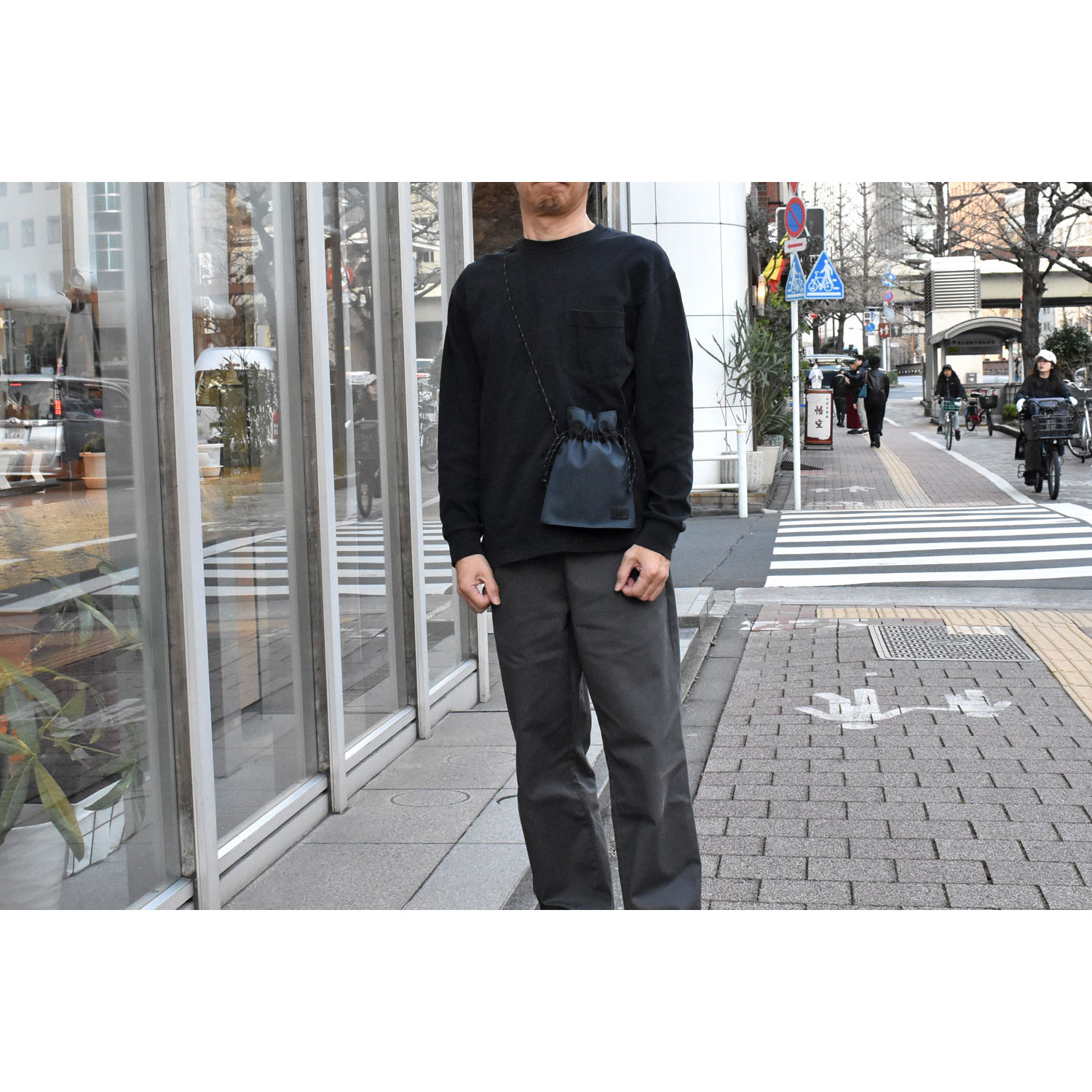 ACTIVE コンパクト巾着ショルダーバッグ《防水・軽量》