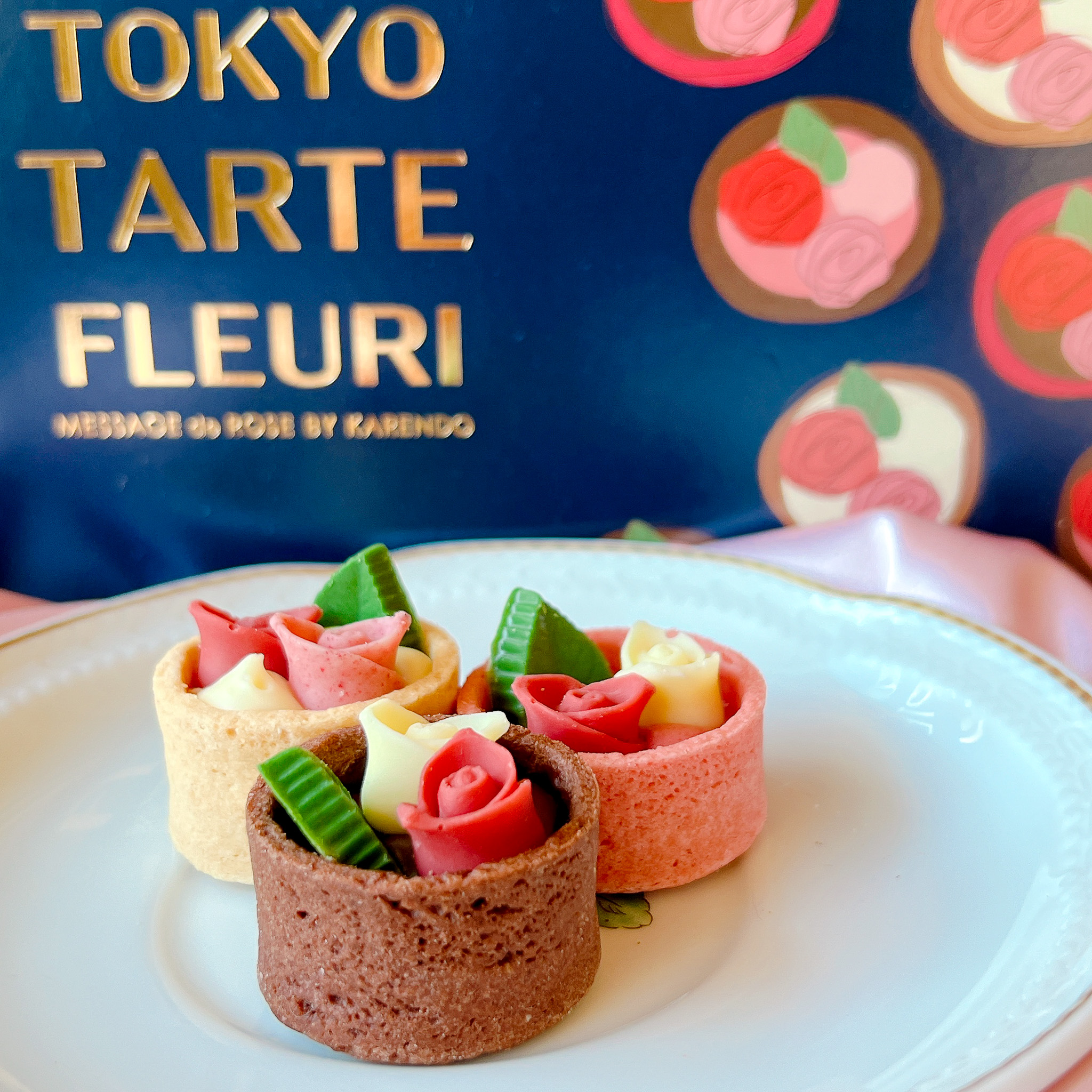 華やかなお菓子とグルメカタログのセット