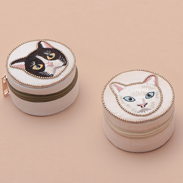 キャット刺繍ラウンドケース