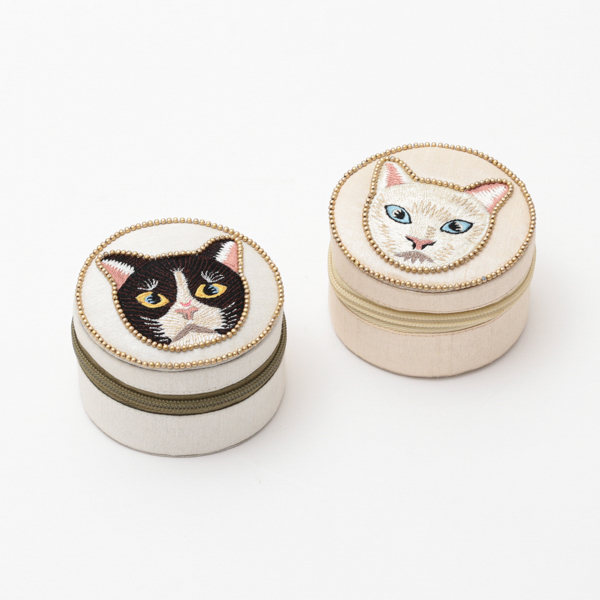 キャット刺繍ラウンドケース