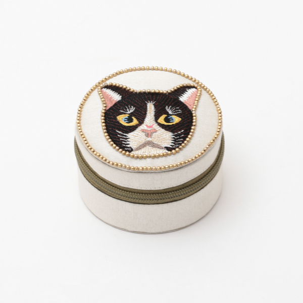 キャット刺繍ラウンドケース