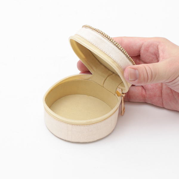 キャット刺繍ラウンドケース