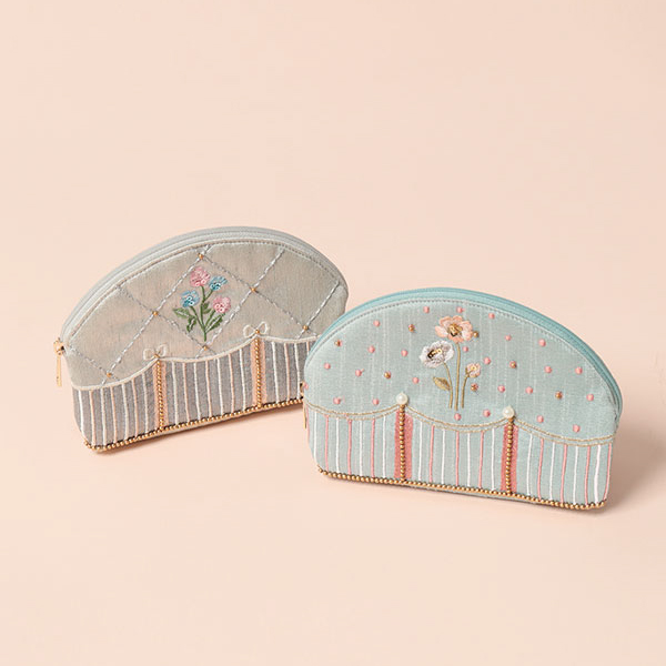 ビーズ刺繍アーチポーチ