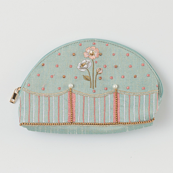 ビーズ刺繍アーチポーチ