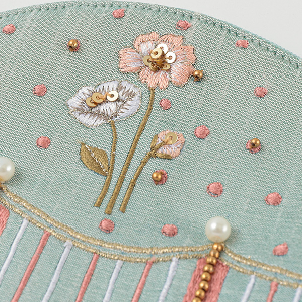 ビーズ刺繍アーチポーチ