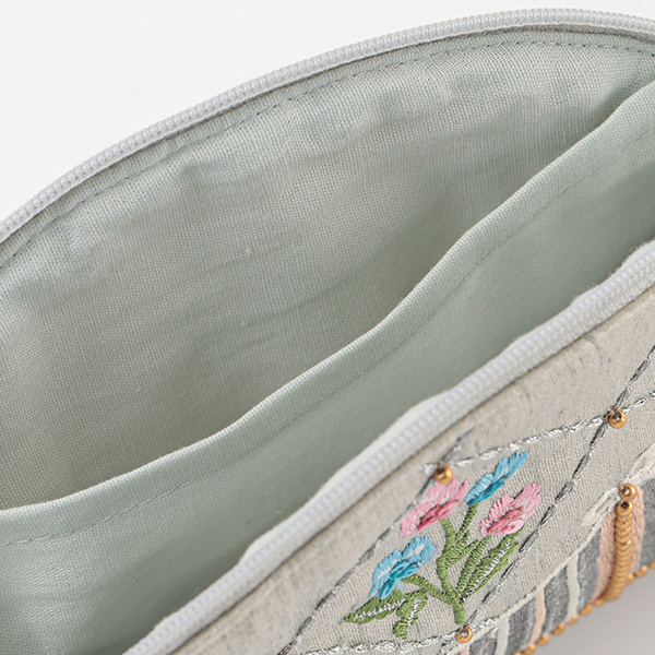 ビーズ刺繍アーチポーチ