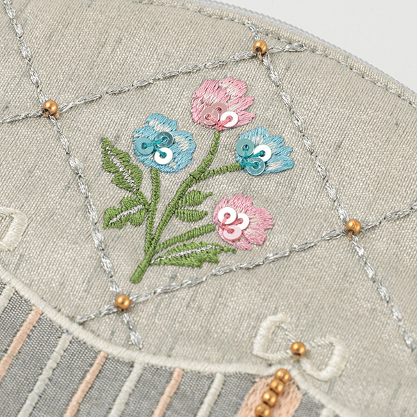 ビーズ刺繍アーチポーチ
