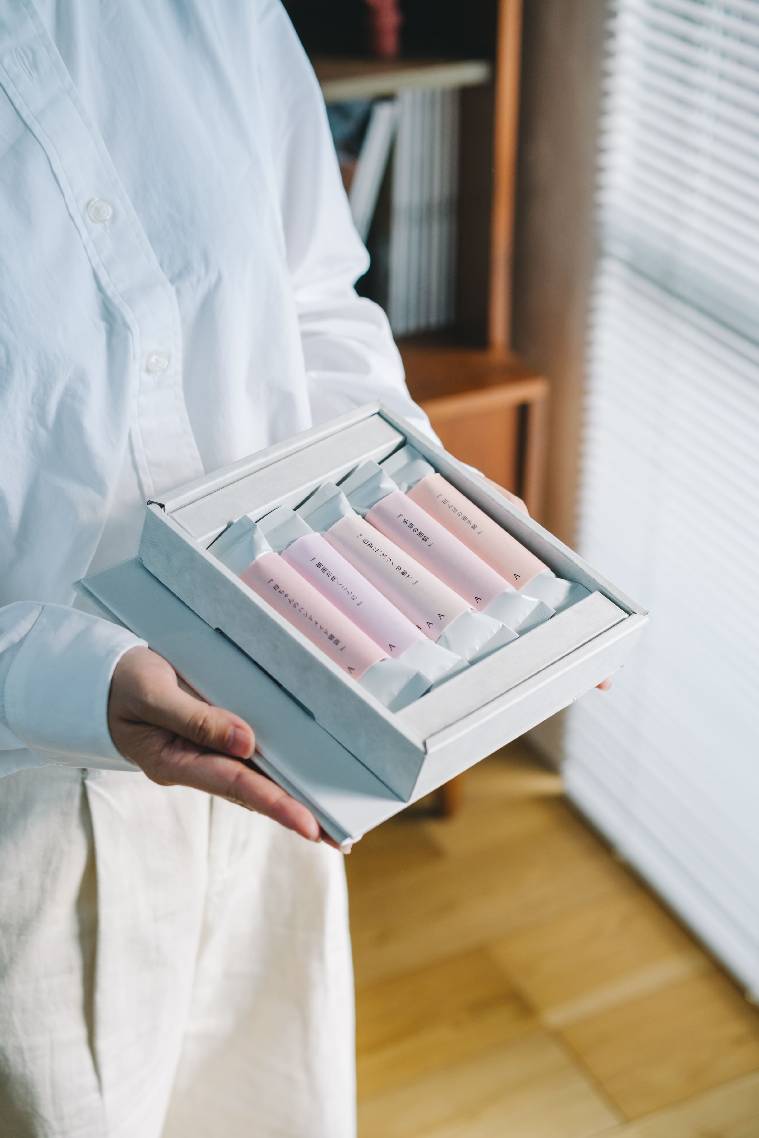 【母の日限定カーネーション】そのまま飾れるブーケと選べる雑貨セット