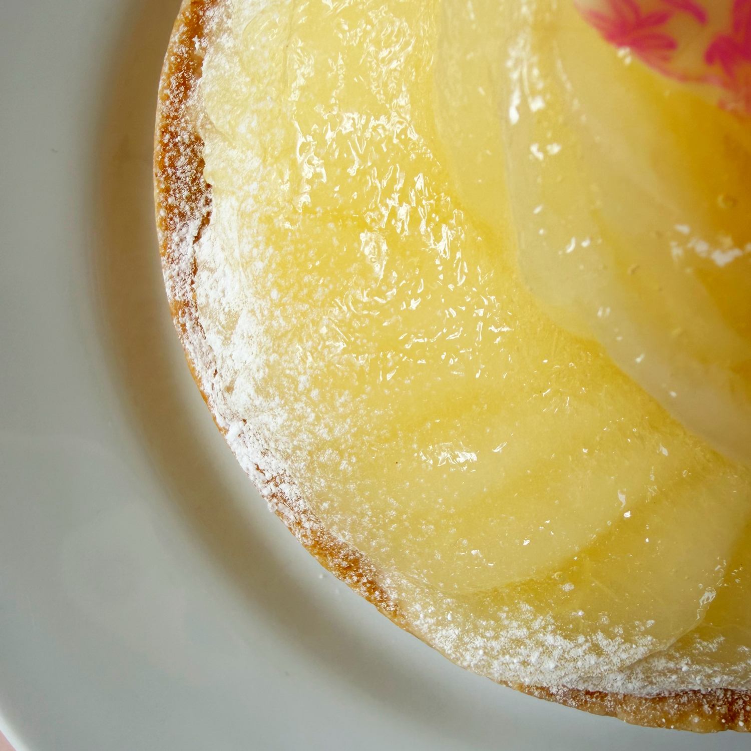 バースデー専用 プレート付き ラフランスのホワイトローズタルト