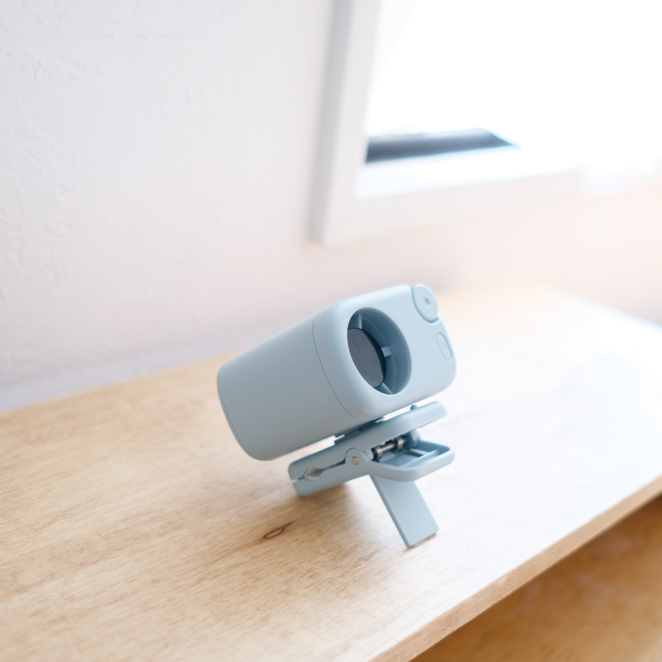 爆風級の小型ハンディファンクリップ＜風量調節可能＞