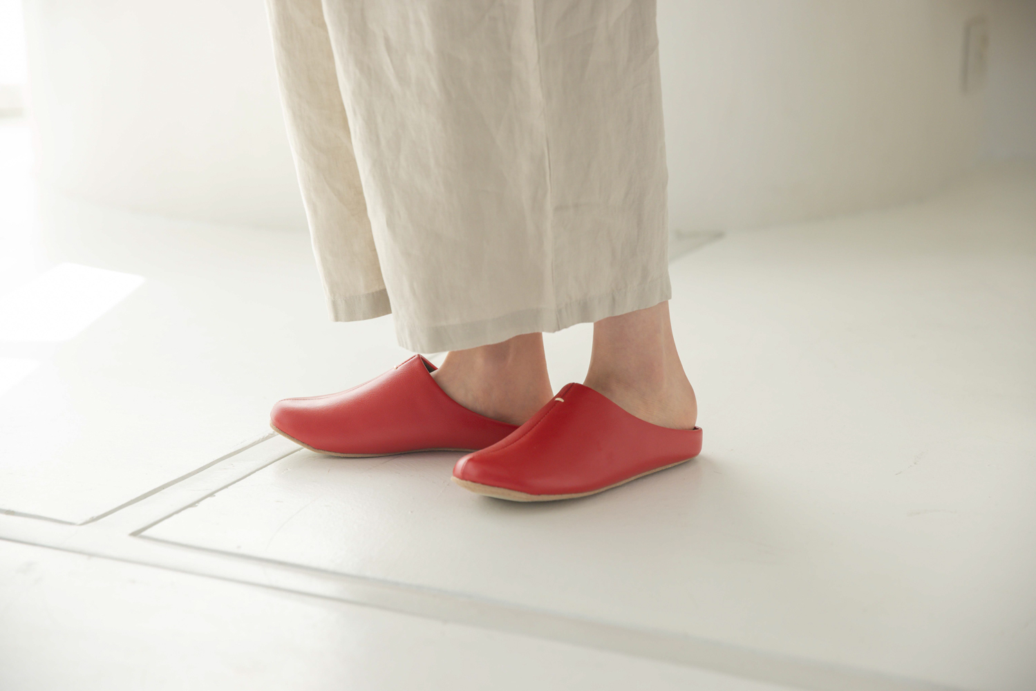 【還暦祝い】ルームシューズと生花アレンジメントのくつろぎセット