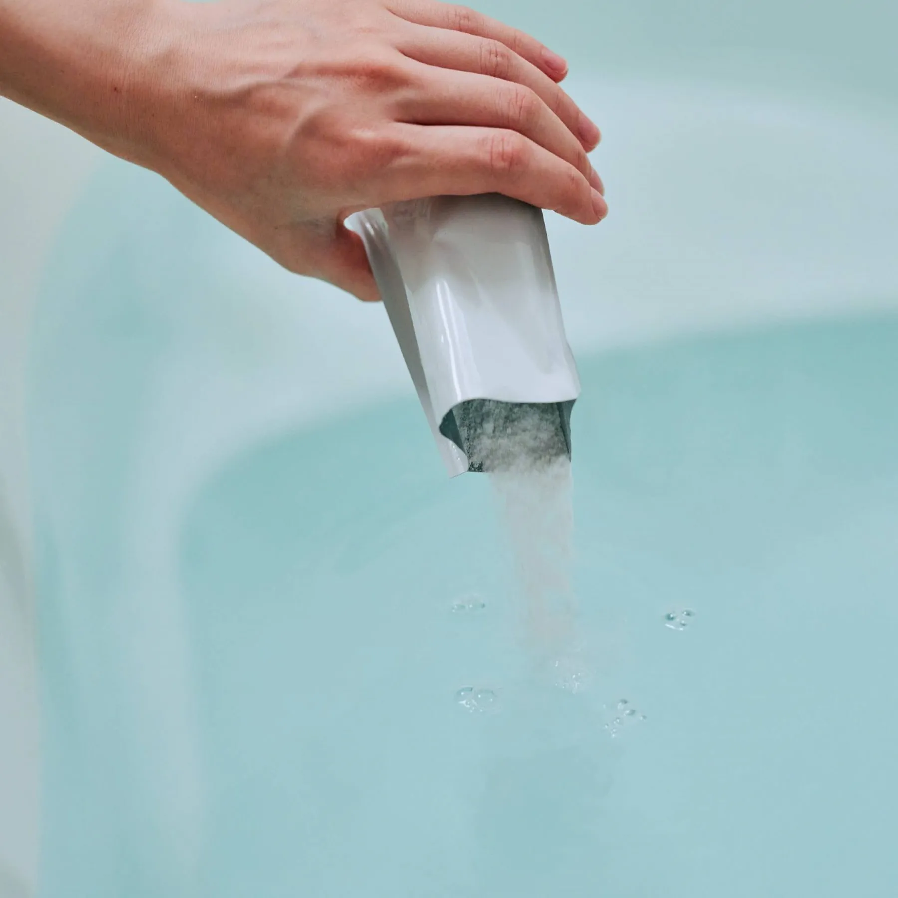 【母の日ボックス】疲れた体を癒してね！限りなく天然温泉に近い入浴剤とキャンディのセット
