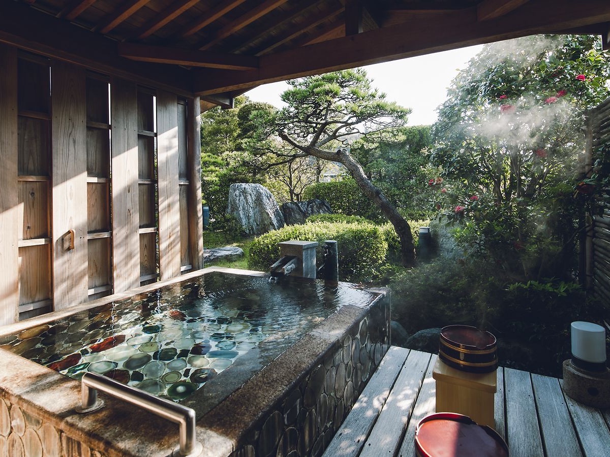 【eギフト】【露天風呂が人気の旅館コレクション】ペア宿泊カタログギフト: 掲載数1,000+施設〜