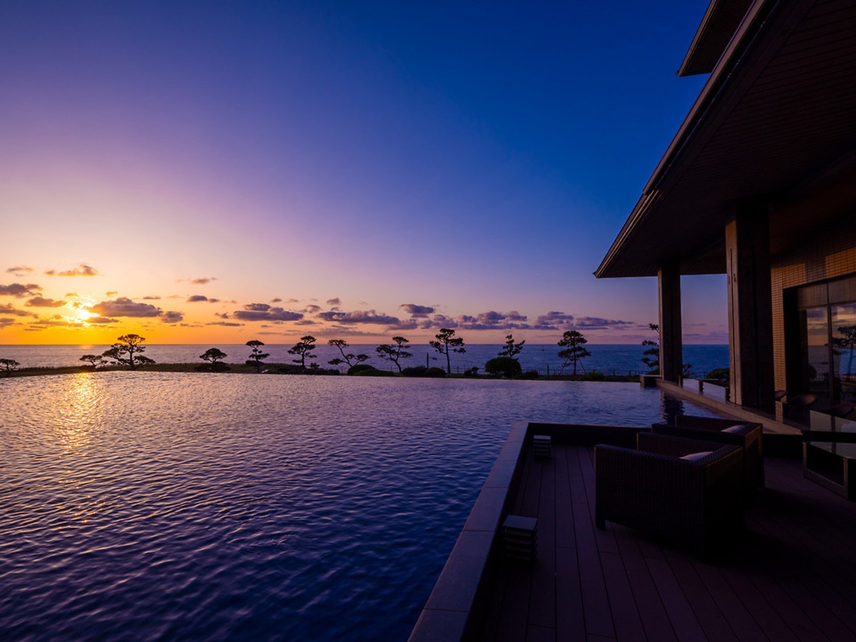 【eギフト】【露天風呂が人気の旅館コレクション】ペア宿泊カタログギフト: 掲載数1,000+施設〜