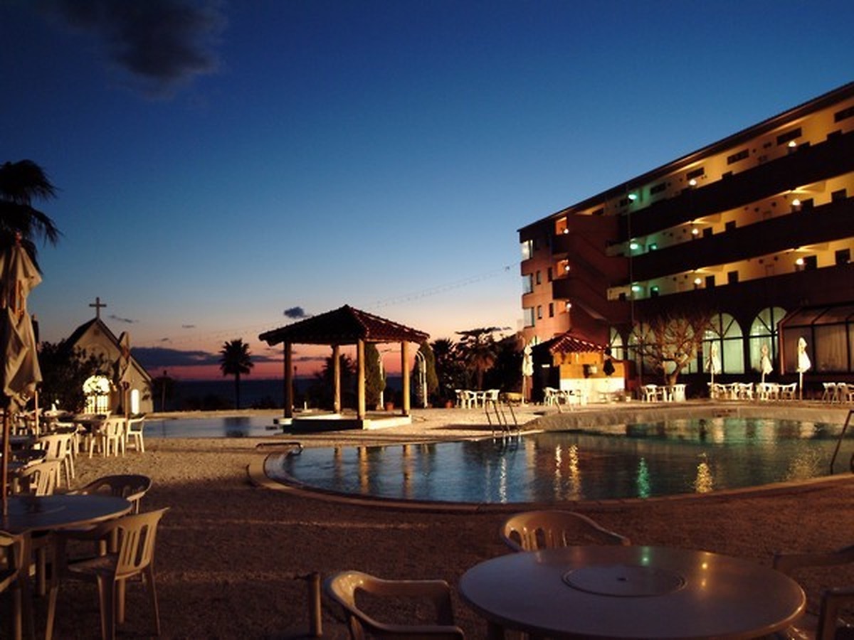 【eギフト】Romantic Stay 【ふたりの休日コレクション】朝食付きペア宿泊カタログギフト: 掲載数900+施設〜