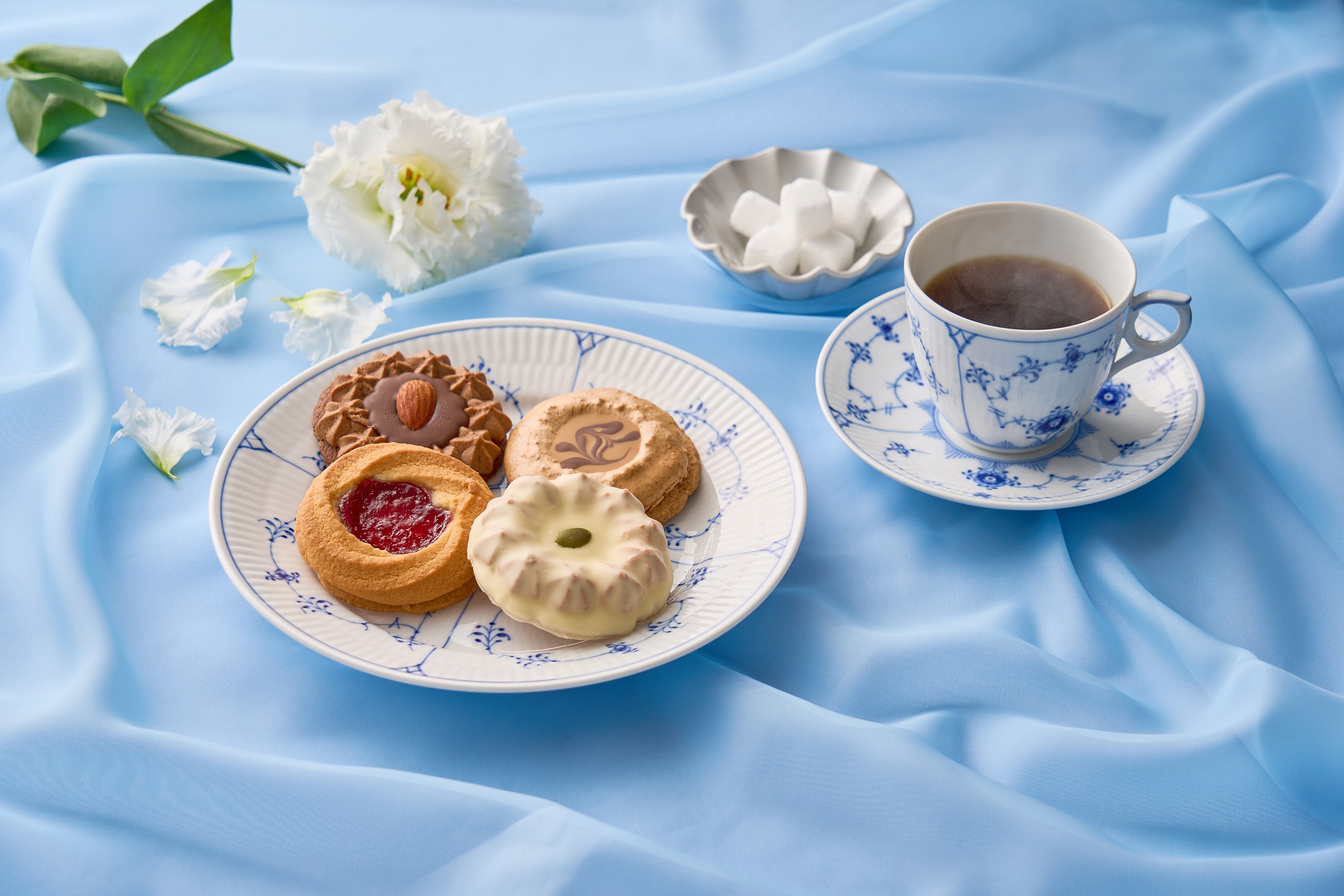 4種の焼き菓子＆ロイヤル コペンハーゲン ドリップコーヒー＆ティー 