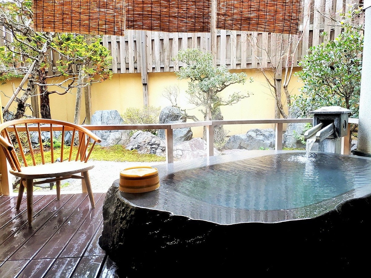 Romantic Stay 【ふたりの休日コレクション】朝食付きペア宿泊カタログギフト: 掲載数900+施設〜