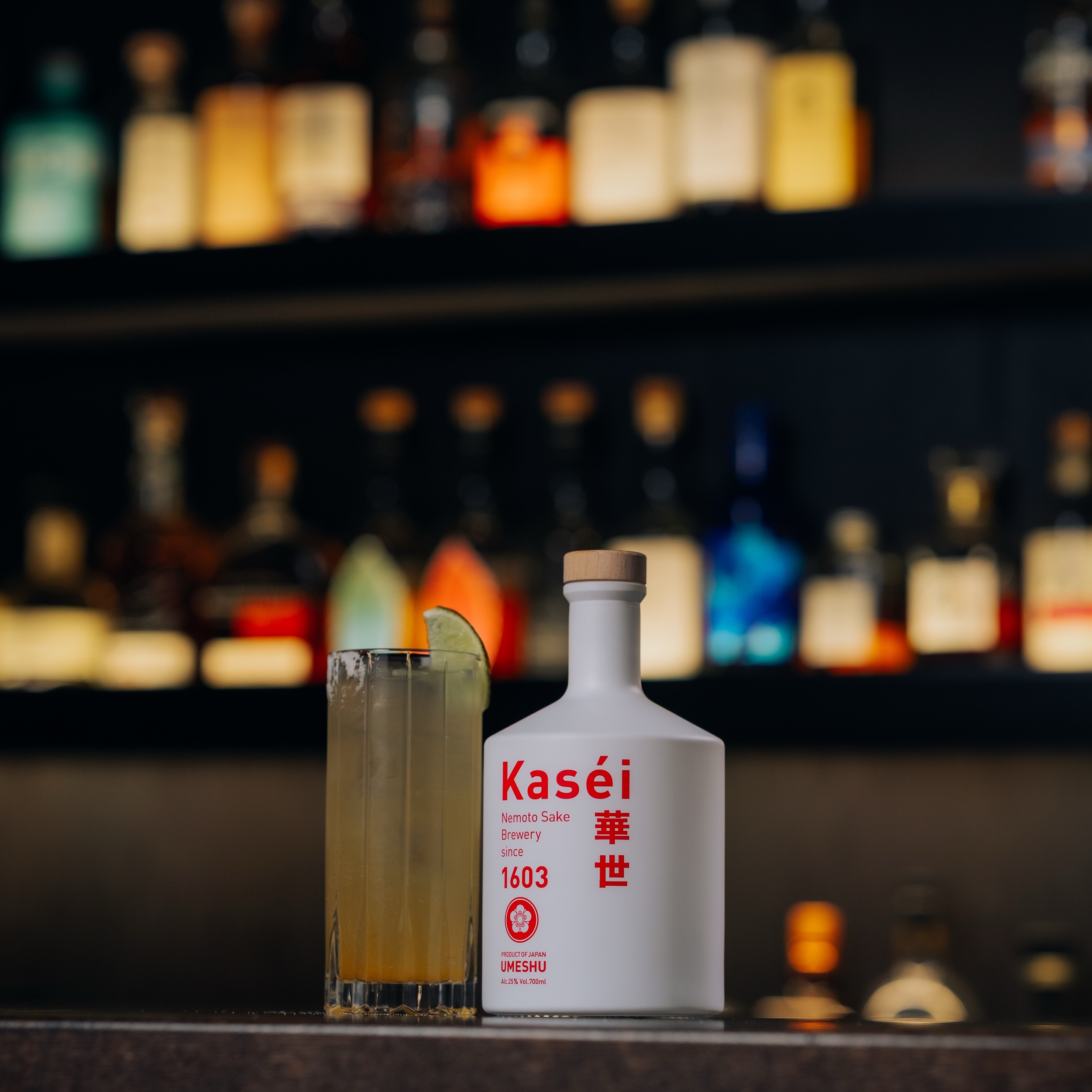 夏は炭酸割りで！濃厚梅酒リキュールと涼しげなグラスのセット