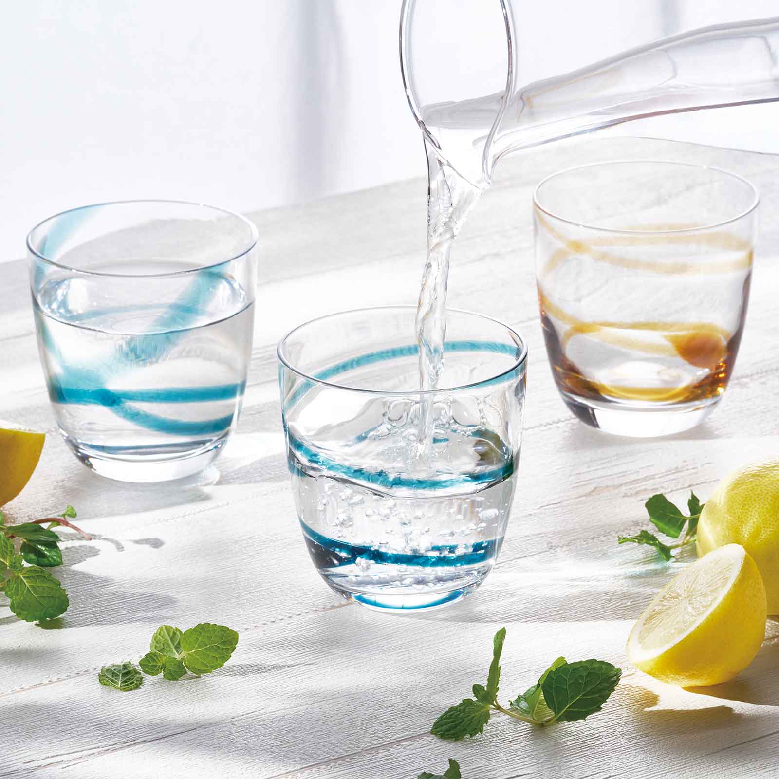 夏は炭酸割りで！濃厚梅酒リキュールと涼しげなグラスのセット