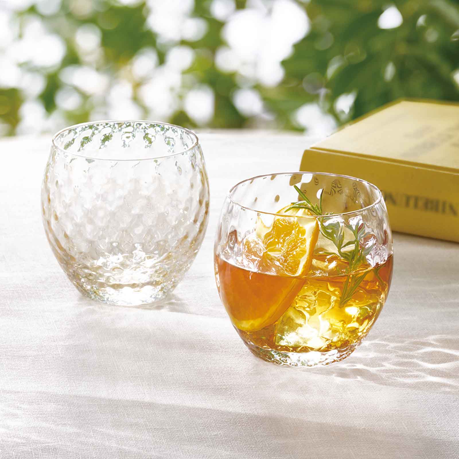 夏は炭酸割りで！濃厚梅酒リキュールと涼しげなグラスのセット
