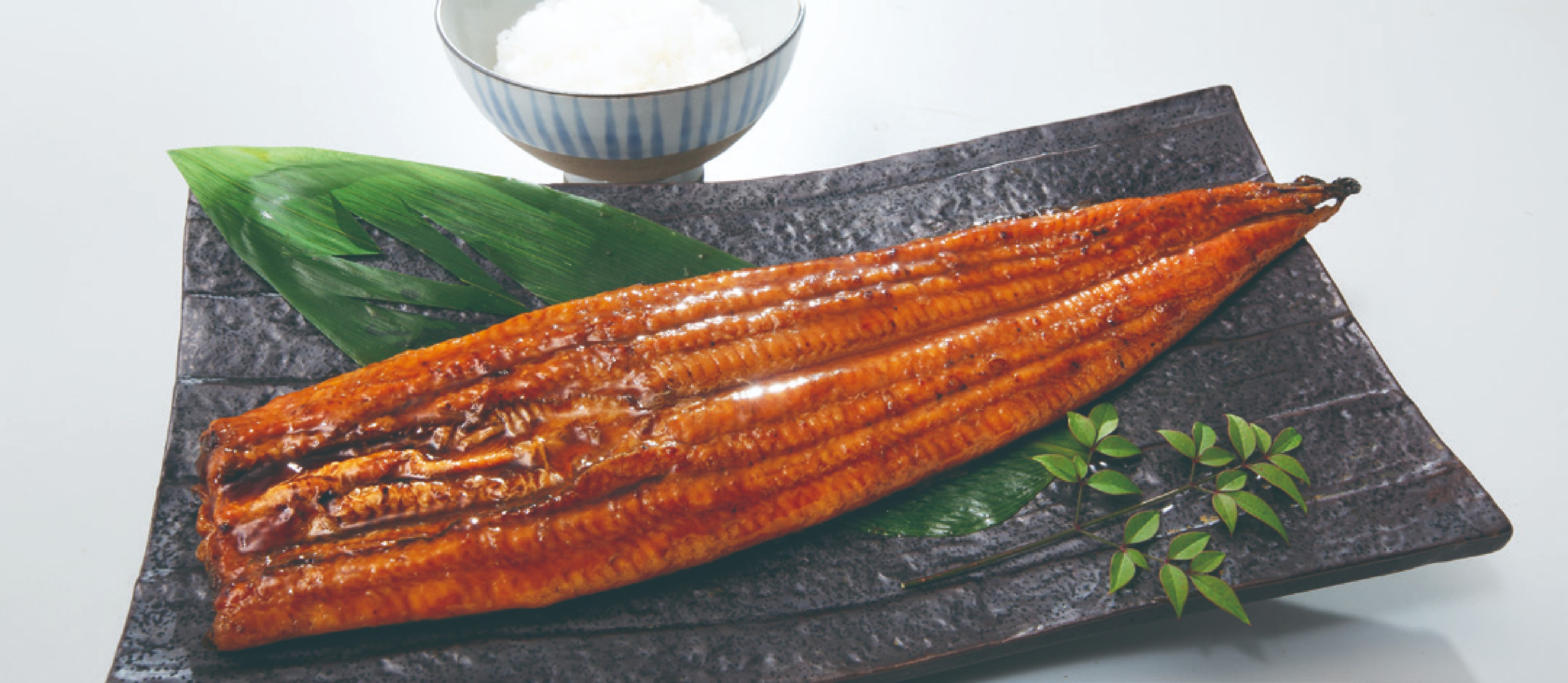 【特大 鹿児島県産うなぎ】うなぎ蒲焼 200g×1尾 切り身1袋