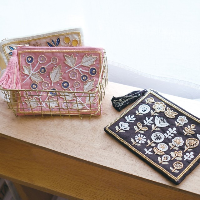 きらめく刺繍の花咲くポーチ Paljeeザリ刺繍ポーチ
